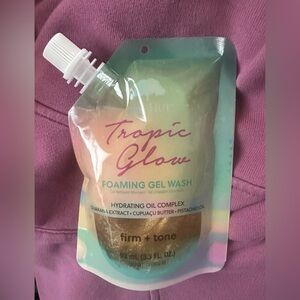 💙4/$20 TREE HUT MINI TROPIC GLOW BODY WASH